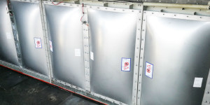 Fot. 6. Certyfikowane panele dekompresyjne z czujnikami otwarcia zabudowane na filtrze – prace uwzględniały wykonanie projektu i montaż ram adaptacyjnych dla nowych paneli. Źródło: materiały własne GRUPA WOLFF